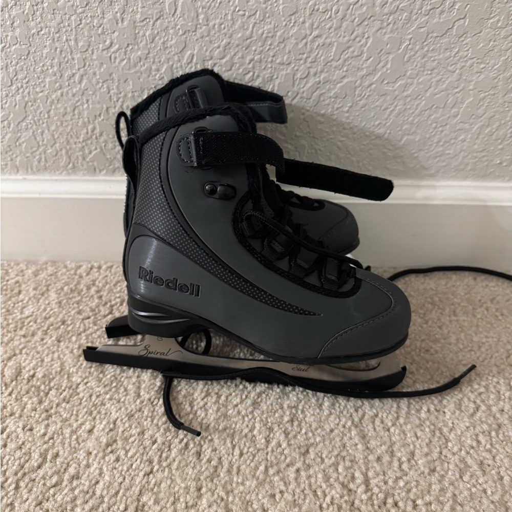 Riedell Kids’ Gray and Black Recreational Ice Skates